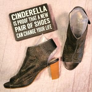 L'ARTISTE Spring Step Sandal Leather with Flowers sz 10